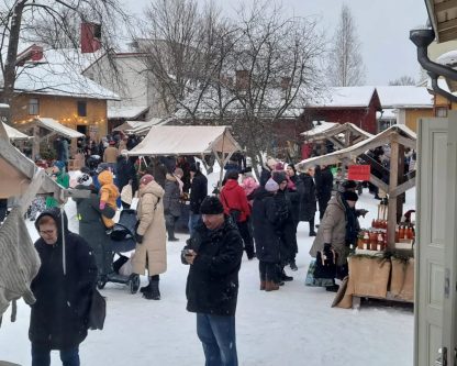 Vanhan ajan joulutorin paikkamaksu 45 €